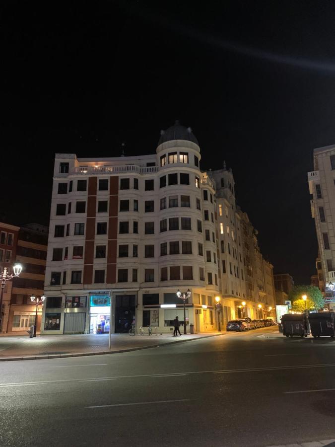 Burgo Mirando A La Catedral Desde Plaza Vega 아파트 외부 사진