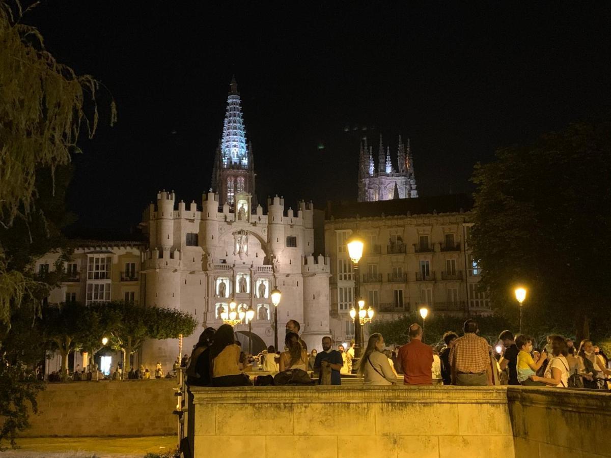 Burgo Mirando A La Catedral Desde Plaza Vega 아파트 외부 사진